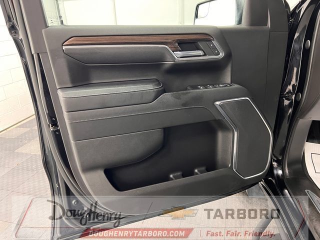 Used 2023 Chevrolet Silverado 1500 LT AWD/4WD image 25