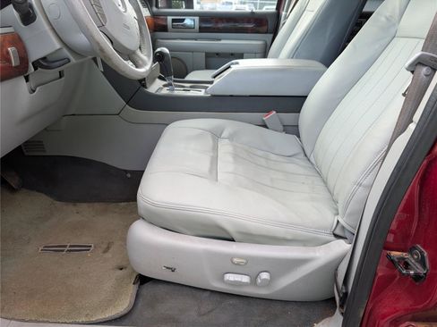 Used 2006 Lincoln Navigator Luxury RWD image 12