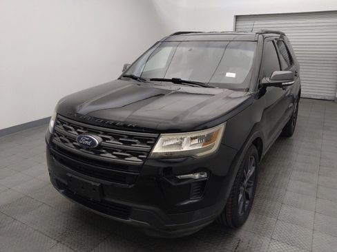 Used 2018 Ford Explorer XLT w/ Equipment Group 202A FWD image 15