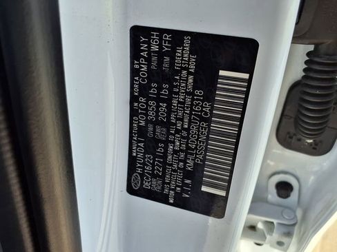 Used 2024 Hyundai Elantra SE FWD image 33