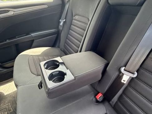 Used 2017 Ford Fusion SE w/ Fusion SE Technology Package FWD image 22