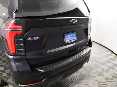 Used 2025 Chevrolet Suburban Z71 image 15