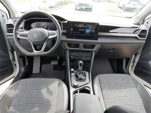 Certified 2025 Volkswagen Taos SE image 22
