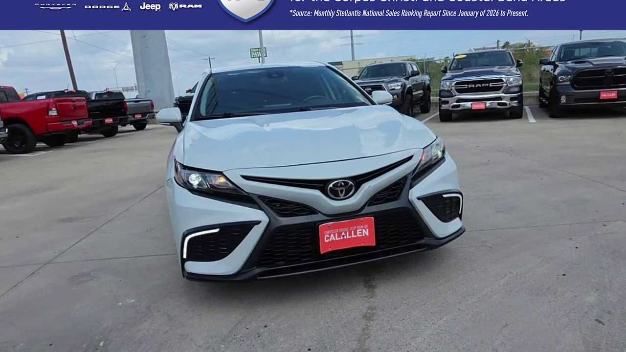 Used 2023 Toyota Camry SE w/ Convenience Package FWD image 3