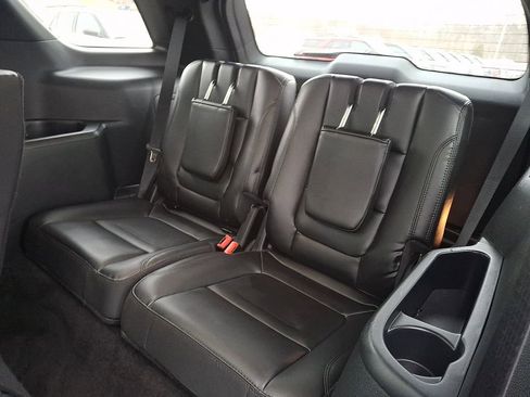 Certified 2018 Ford Explorer XLT w/ Equipment Group 202A image 10