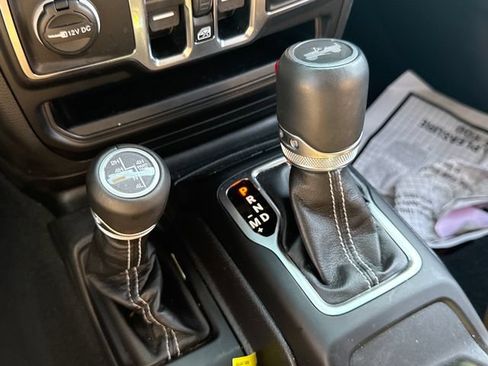 Used 2023 Jeep Wrangler Unlimited Sahara w/ Cold Weather Group AWD/4WD image 34
