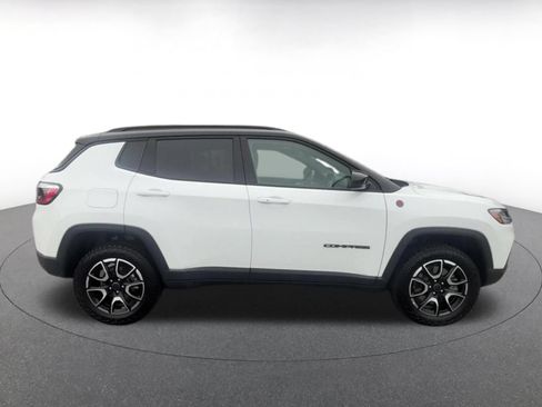 Used 2025 Jeep Compass Trailhawk AWD/4WD image 16