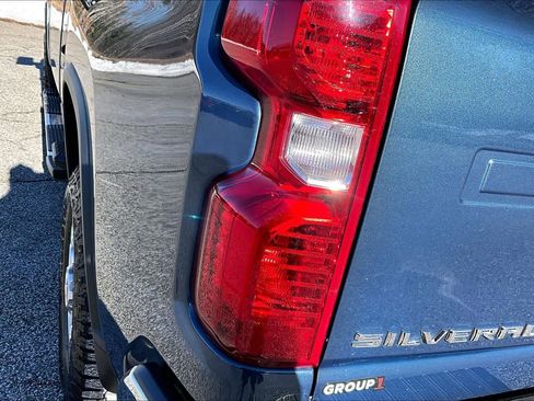 Used 2025 Chevrolet Silverado 2500 LT w/ Convenience Package image 27