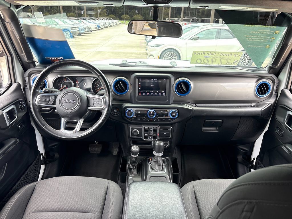 Used 2020 Jeep Gladiator Overland w/ Safety Group AWD/4WD image 8