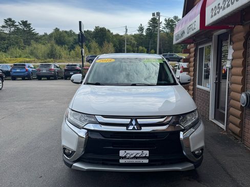 Used 2018 Mitsubishi Outlander ES image 3