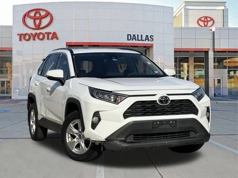 Used 2021 Toyota RAV4 XLE FWD image 1
