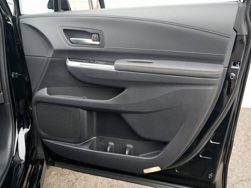 Used 2025 Toyota Sienna XLE Woodland Edition image 32