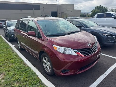 Used 2014 Toyota Sienna LE FWD image 6