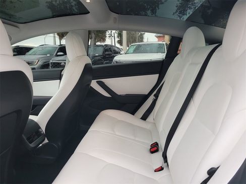 Used 2020 Tesla Model 3 Standard Range Plus image 8