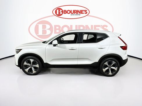 Used 2024 Volvo XC40 B5 Core w/ Climate Package AWD/4WD image 7