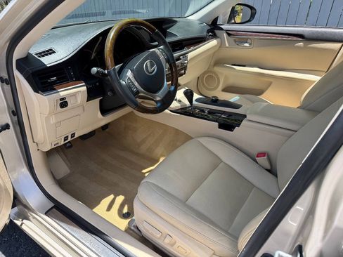 Used 2013 Lexus ES 350 w/ Premium Pkg FWD image 7