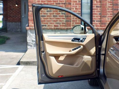 Used 2016 Porsche Macan S image 16