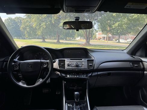 Used 2017 Honda Accord Sport image 15