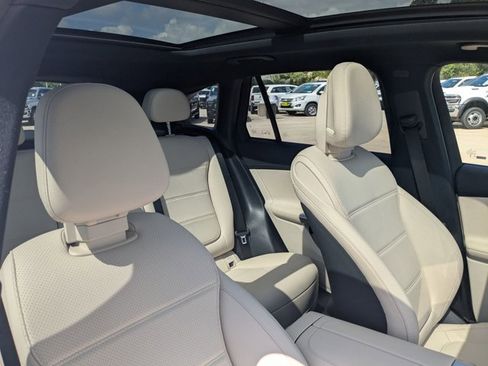 Used 2023 Mercedes-Benz GLC 300 4MATIC w/ Exclusive Trim Package image 21