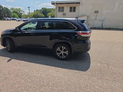 Used 2016 Toyota Highlander XLE AWD/4WD image 9