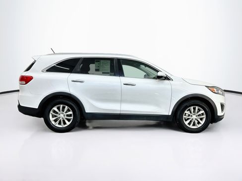 Used 2018 Kia Sorento FWD V6 image 10