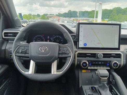 Used 2025 Toyota Tacoma Limited AWD/4WD image 27