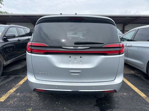 Certified 2024 Chrysler Pacifica Touring-L FWD image 13