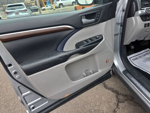 Used 2016 Toyota Highlander Limited image 13