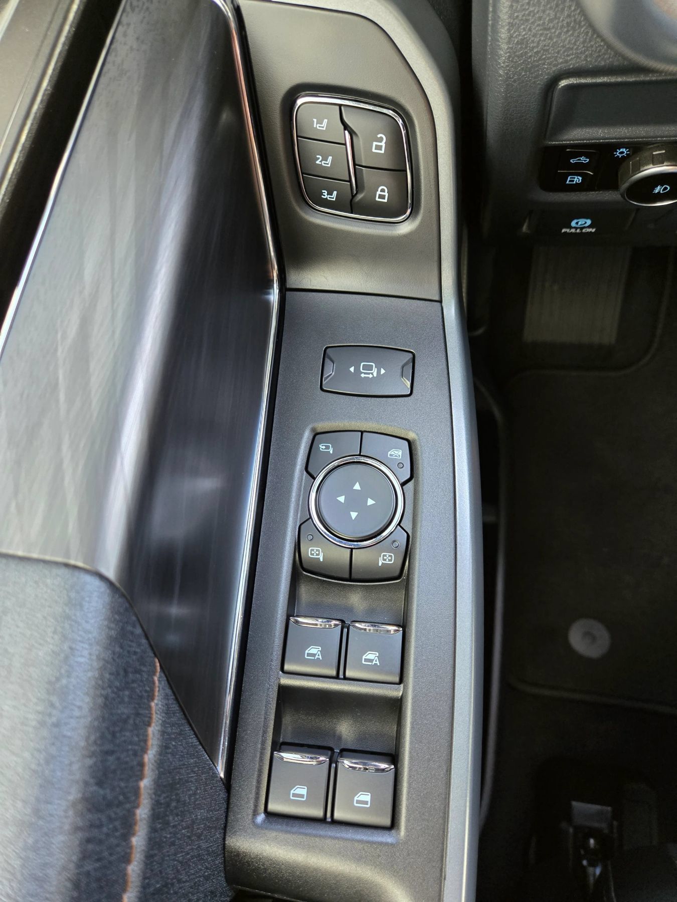 Used 2025 Ford F150 Lariat w/ Equipment Group 501A Mid AWD/4WD image 17