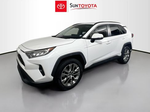 Used 2019 Toyota RAV4 XLE Premium FWD image 9