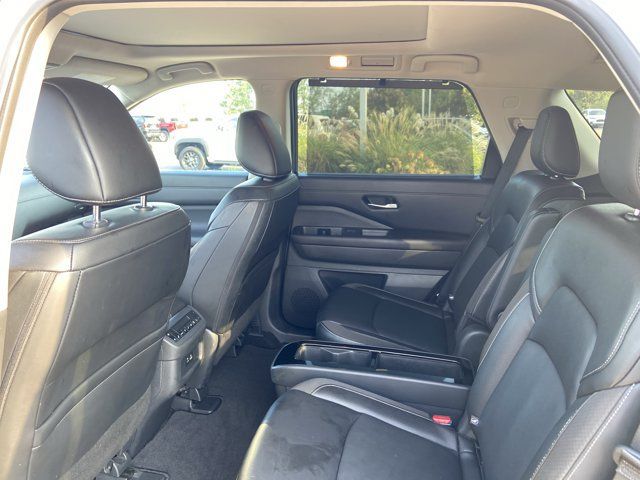 Used 2024 Nissan Pathfinder SL w/ SL Premium Package FWD image 17