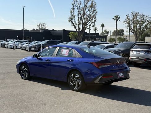 Used 2025 Hyundai Elantra SEL image 6