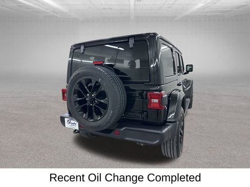 Used 2025 Jeep Wrangler Unlimited Sahara image 12
