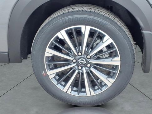 New 2026 Nissan Pathfinder Platinum image 4