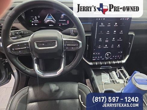 Used 2025 GMC Acadia Denali FWD image 9