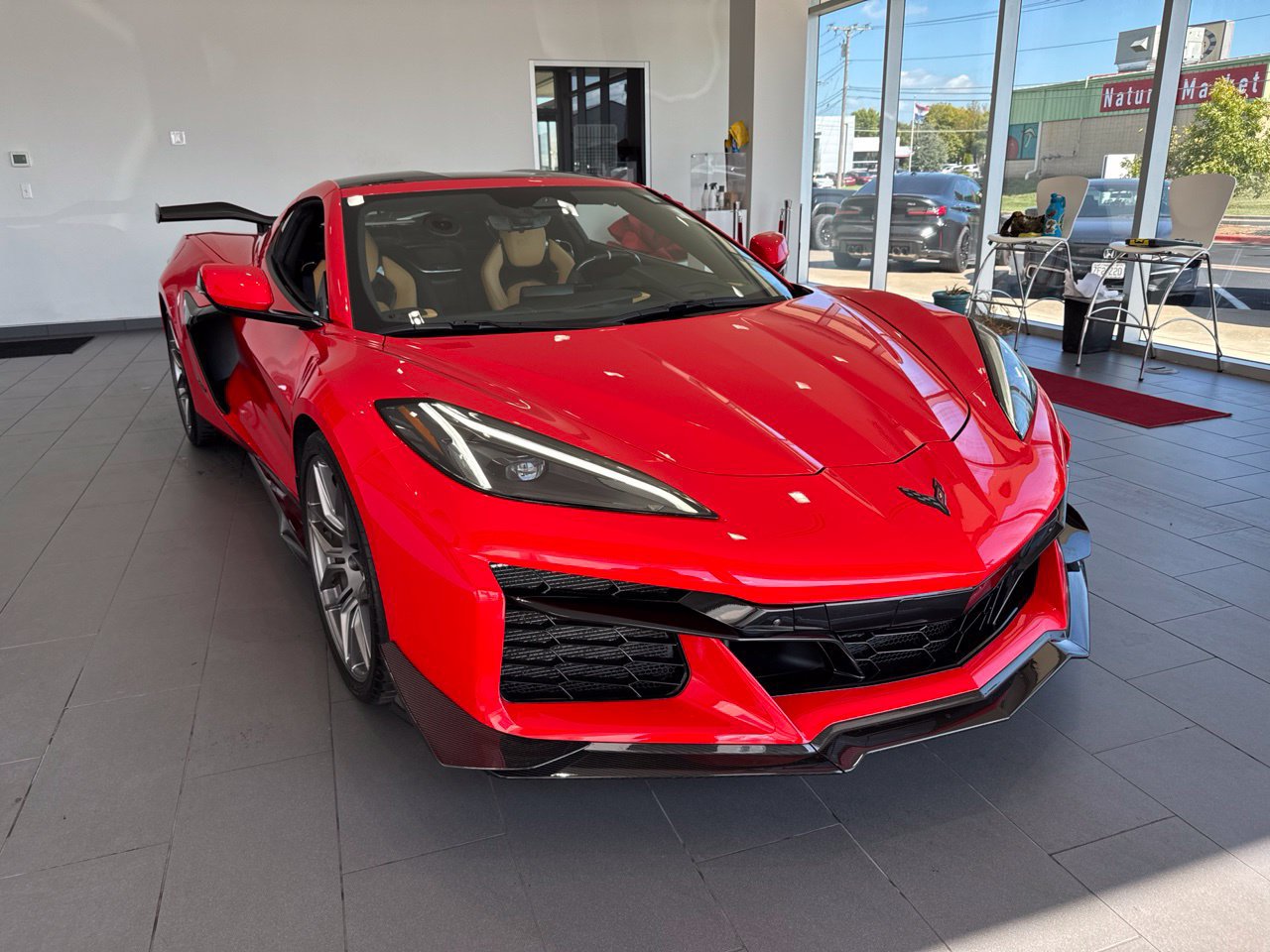 Used 2025 Chevrolet Corvette Z06 RWD image 2