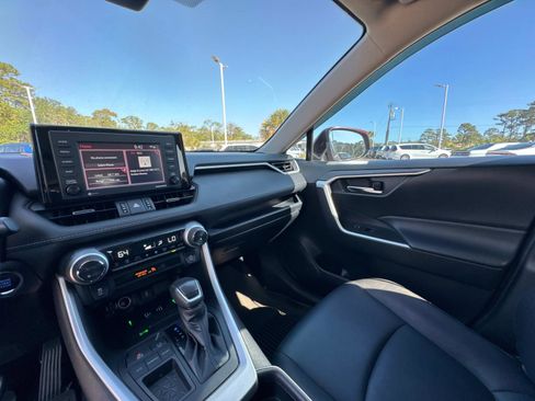 Used 2021 Toyota RAV4 XLE Premium FWD image 27