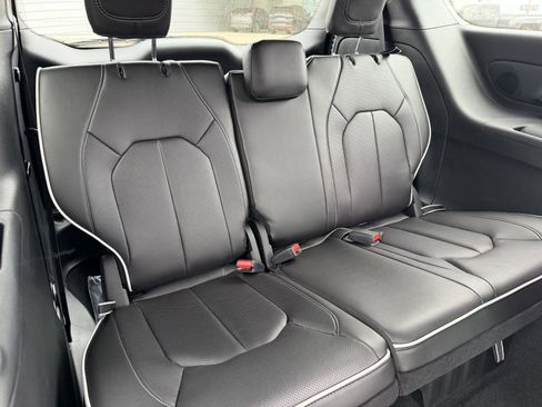New 2026 Chrysler Pacifica Limited w/ S Appearance Package FWD image 20