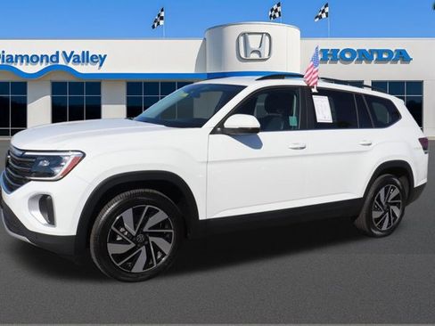 Used 2024 Volkswagen Atlas SE image 3