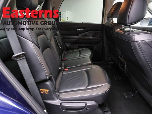 Used 2023 Nissan Pathfinder SL AWD/4WD image 23