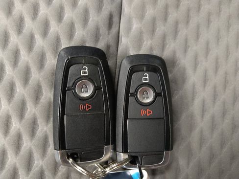 Used 2020 Ford Escape SE image 32