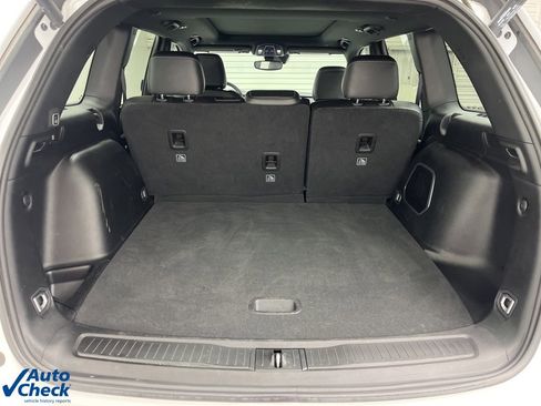 Used 2024 Jeep Grand Cherokee Limited w/ Black Appearance Package image 24