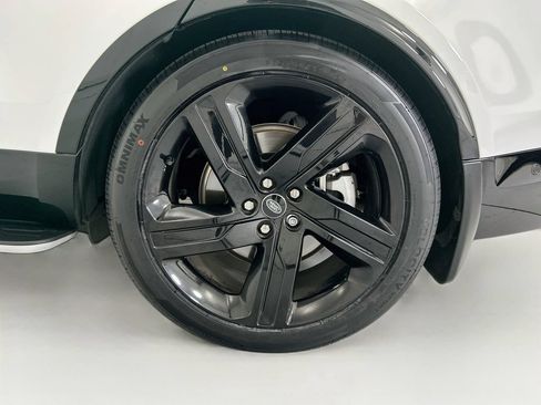Used 2024 Land Rover Discovery Dynamic SE AWD/4WD image 30