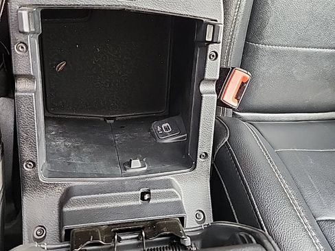 Used 2019 Jeep Wrangler Unlimited Sahara AWD/4WD image 28