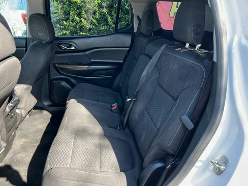 Used 2017 GMC Acadia SLE FWD image 14