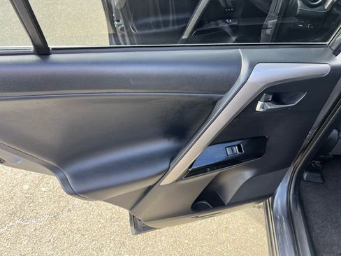 Used 2016 Toyota RAV4 Limited image 23