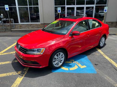 Used 2015 Volkswagen Jetta SE FWD image 2