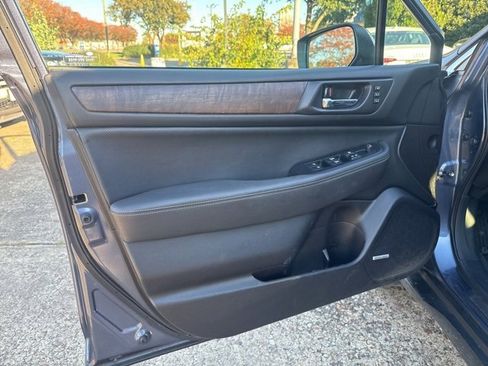 Used 2017 Subaru Outback 3.6R Limited image 18