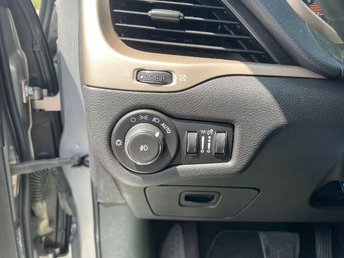 Used 2017 Jeep Cherokee Limited AWD/4WD image 14