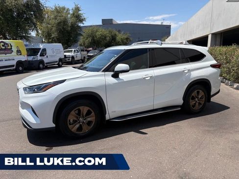 Used 2022 Toyota Highlander Bronze Edition AWD/4WD image 1